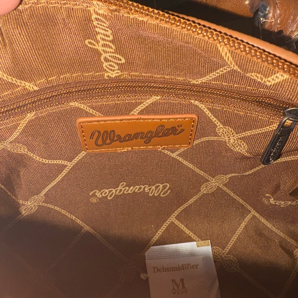 Wrangler NWT Cow Print Crossbody Barrel Handbag - Picture 3 of 7